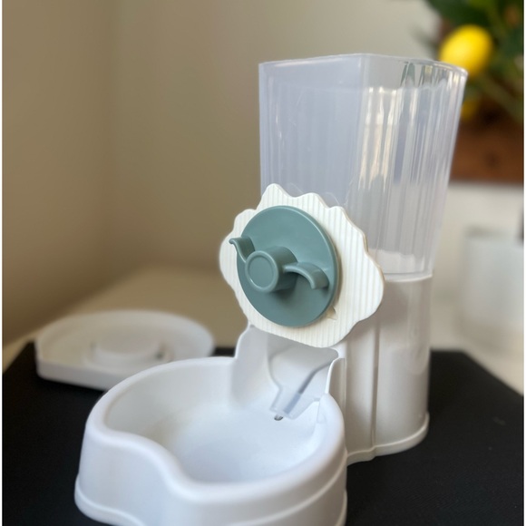 Pets Extra Small Auto Gravity Feeder 1.5 Pound Capacity for Dogs and Cats new - Picture 2 of 6